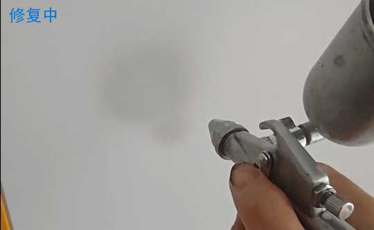 客厅电视背景墙板材破洞修复